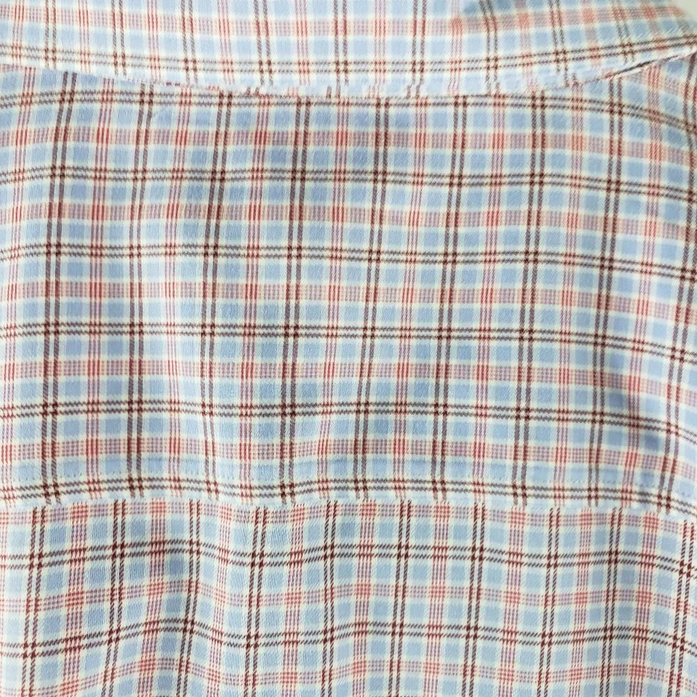 Hugo Boss sharp fit dress shirt. 17 34/35